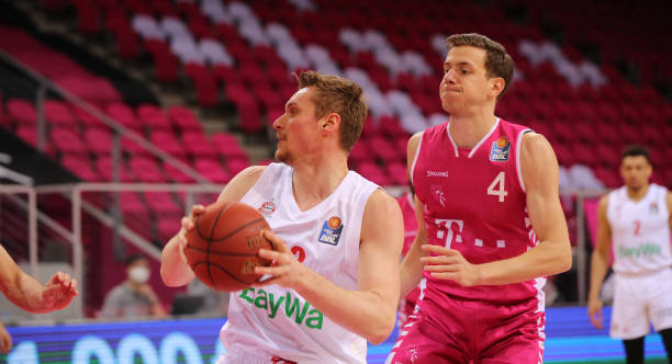 在湖人的夺 在湖人的夺