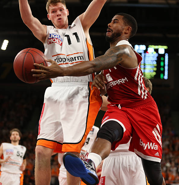 场控球与传 场控球与传